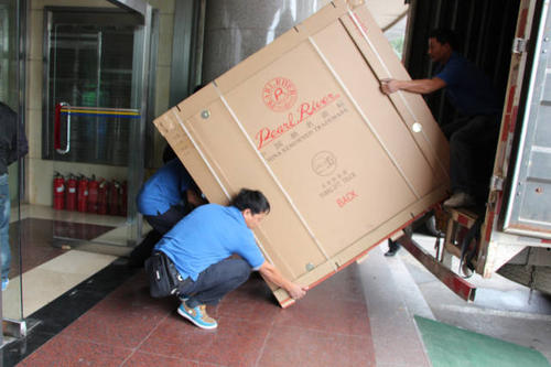 白碱滩钢琴贵重工艺品无忧运